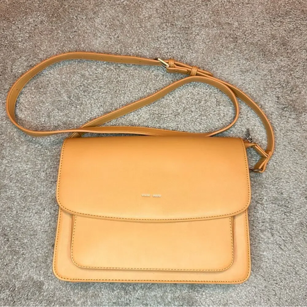 (NWOT) Pixie Mood - The Zoe Crossbody Vegan Leather‎ Bag, Honey Zip Closure